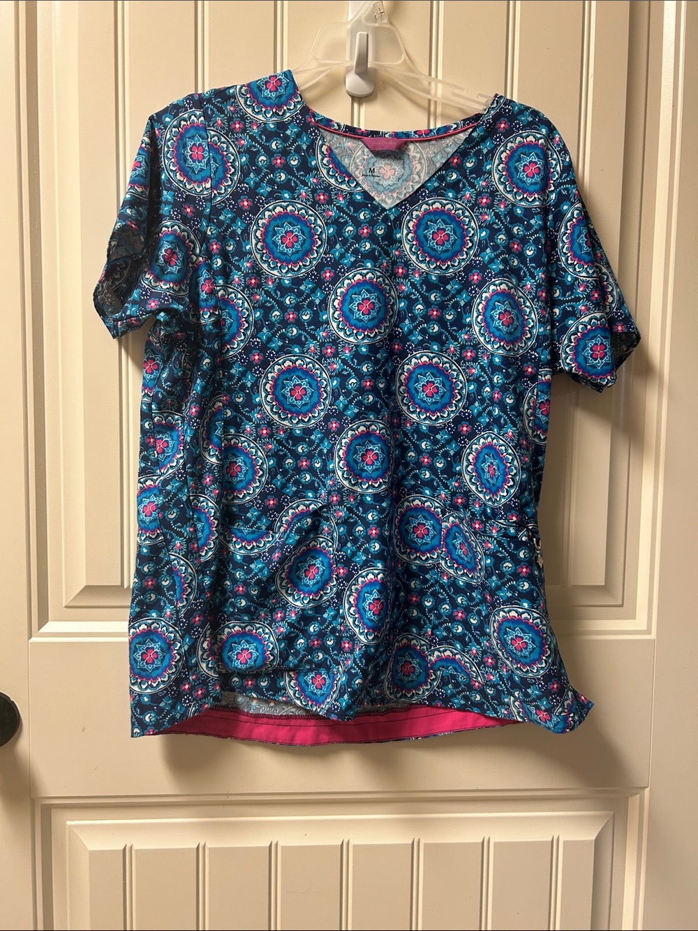 Vera Bradley Teal & Pink Medallion V-Neck Short Sleeve scrub Top